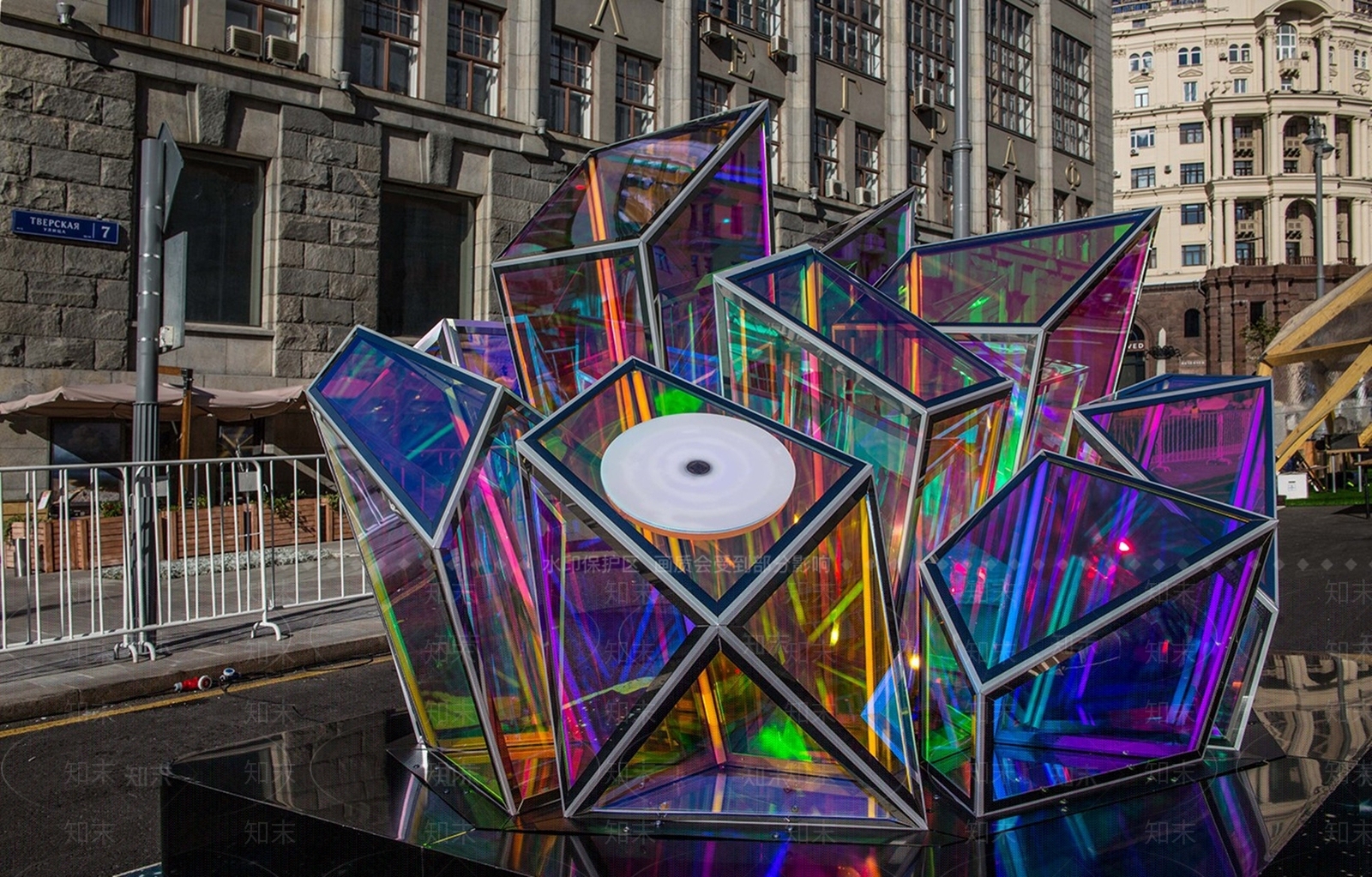 现代发光玻璃雕塑小品SU模型下载【ID:1105354542】