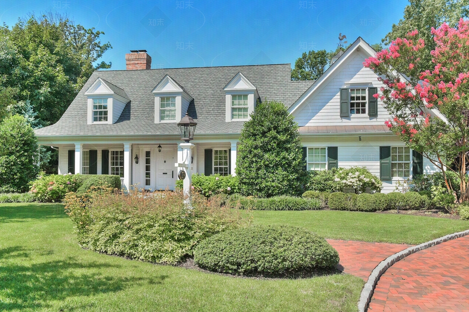 别墅窗户外景贴图下载【ID:1105785135】