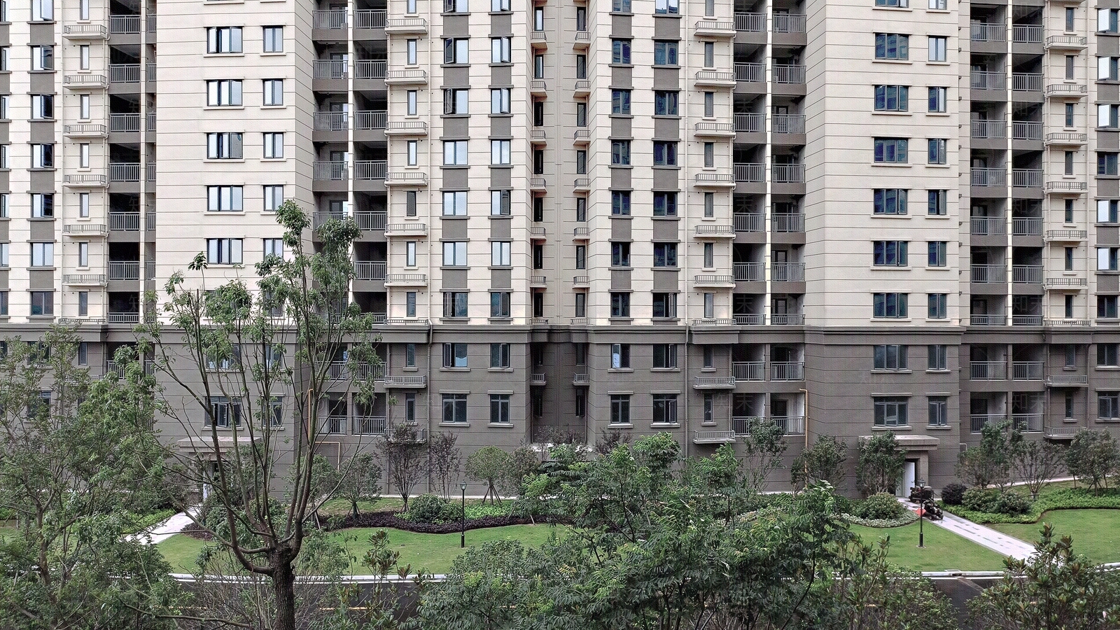 白天小区窗外景观贴图下载【ID:1115881781】