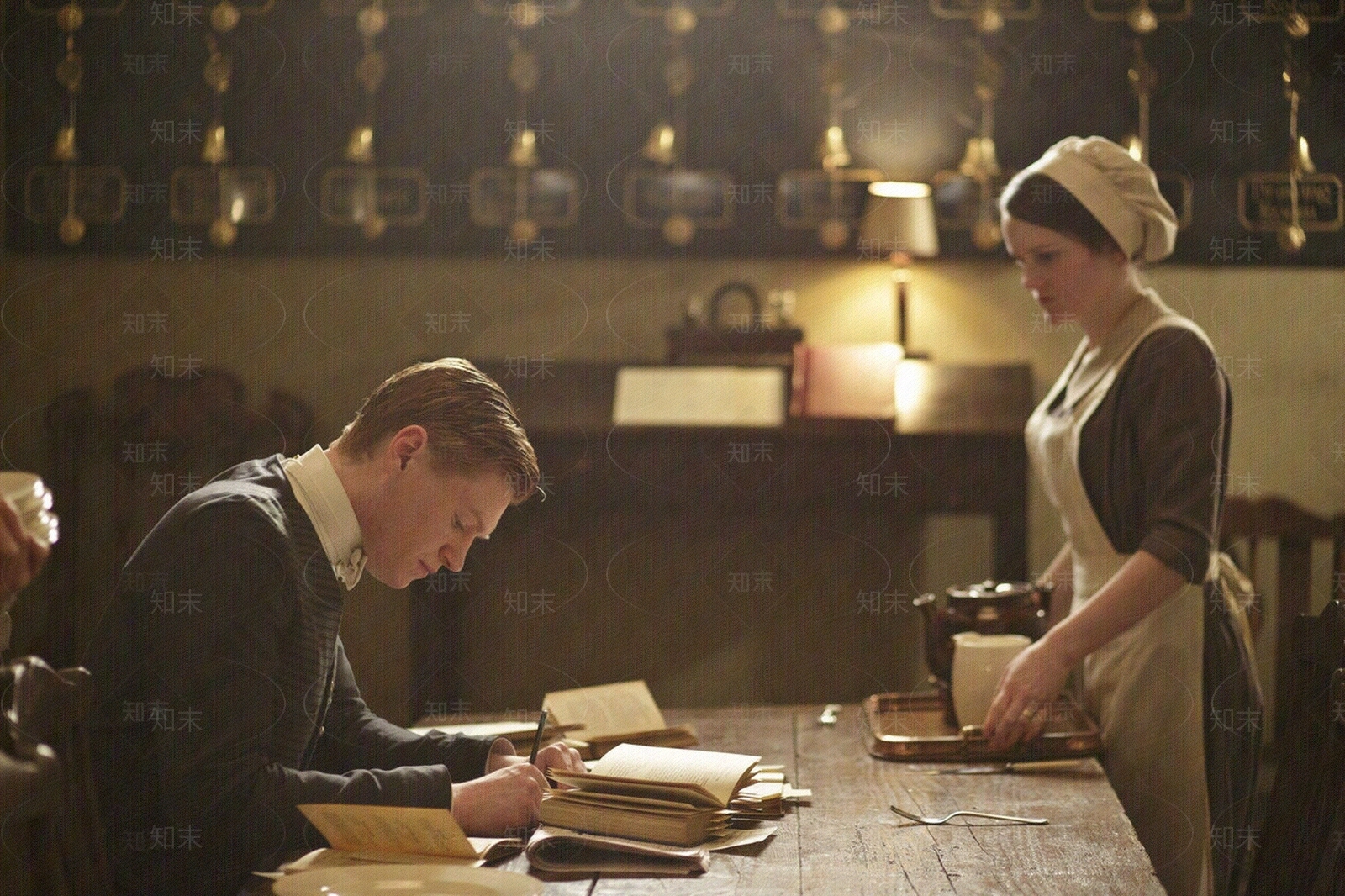 现代写实人物装饰画贴图下载【ID:1138974382】