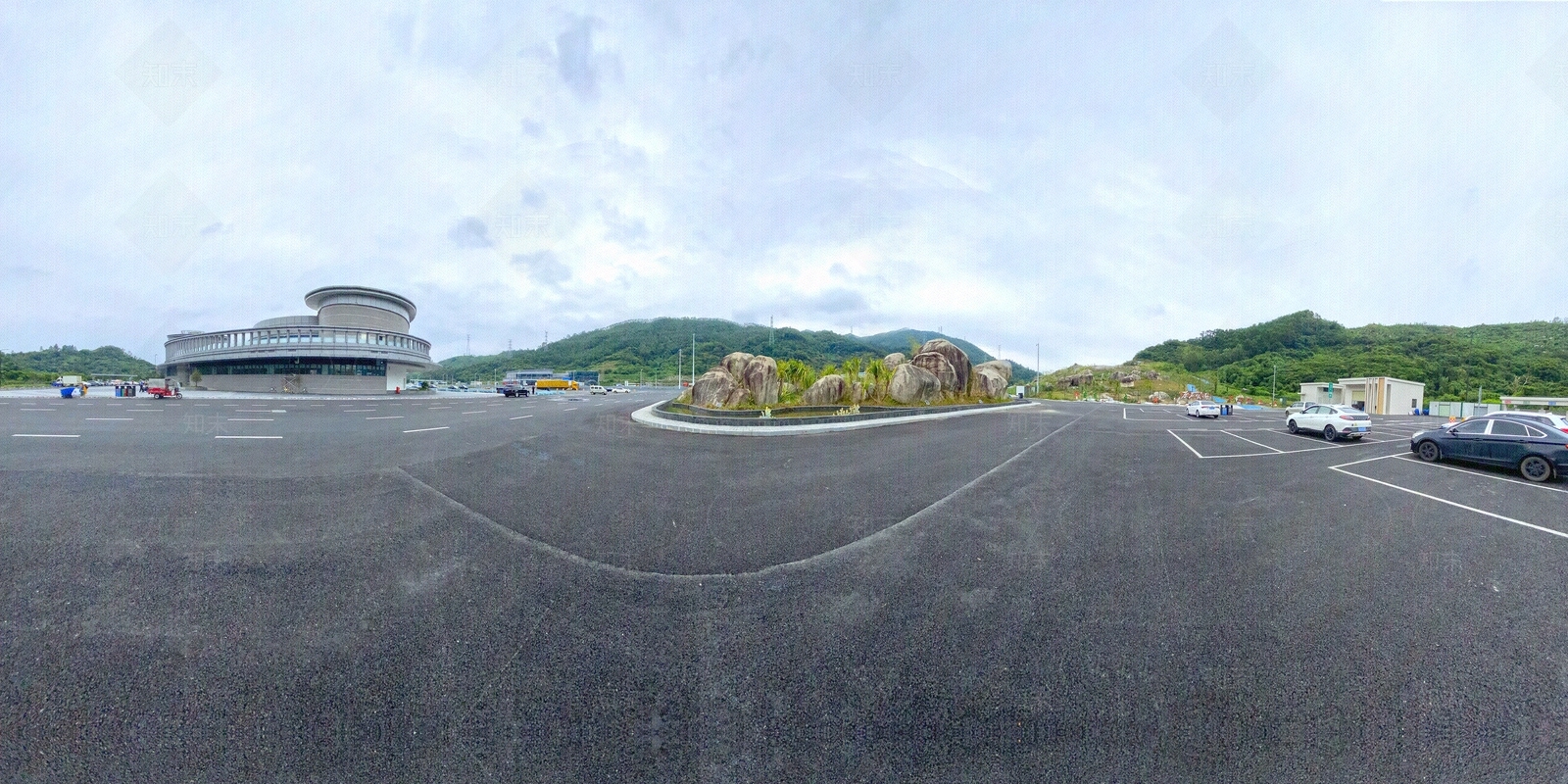 HDR景区服务区广场停车场全景贴图下载【ID:1146129190】