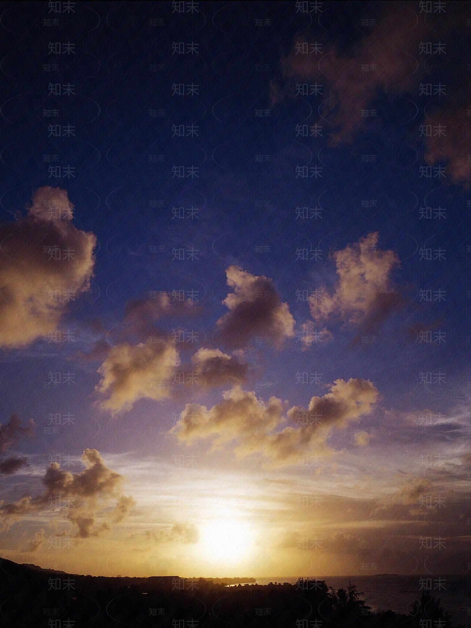 夕阳落日黄昏午后阳光蓝天白云云朵傍晚彩霞晚霞外景天空图贴图下载【ID:1149124233】
