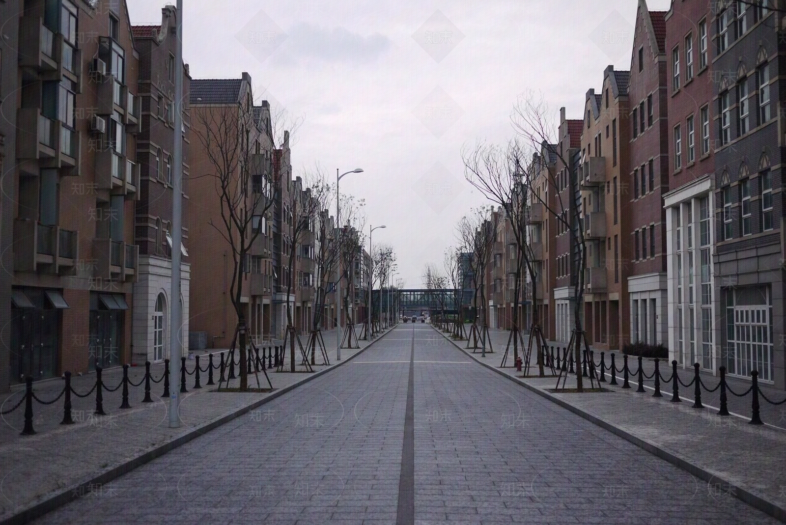 阴天欧式建筑街道外景贴图下载【ID:1153592623】